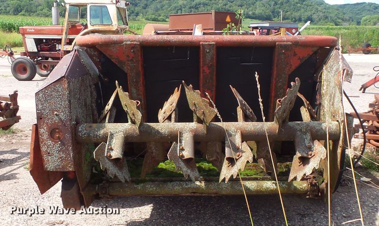 image for item FU9374 H&S 370 manure spreader