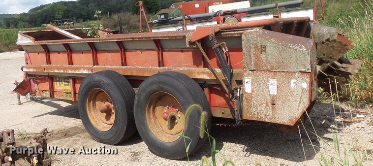 image for item FU9374 H&S 370 manure spreader