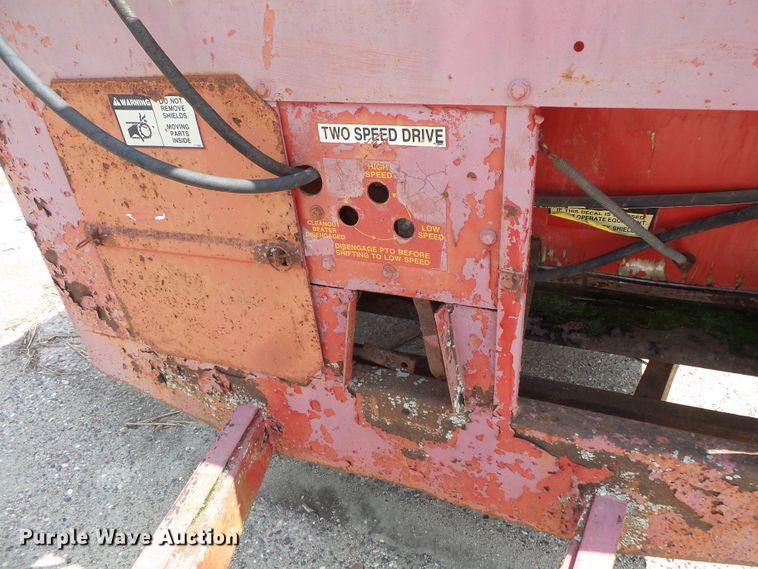 image for item FU9374 H&S 370 manure spreader