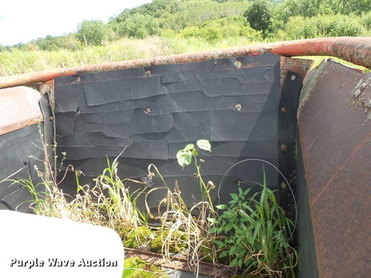 image for item FU9374 H&S 370 manure spreader