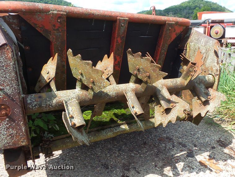 image for item FU9374 H&S 370 manure spreader
