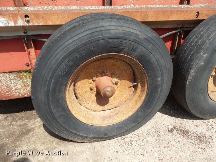 image for item FU9374 H&S 370 manure spreader