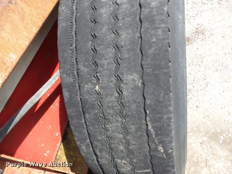 image for item FU9374 H&S 370 manure spreader