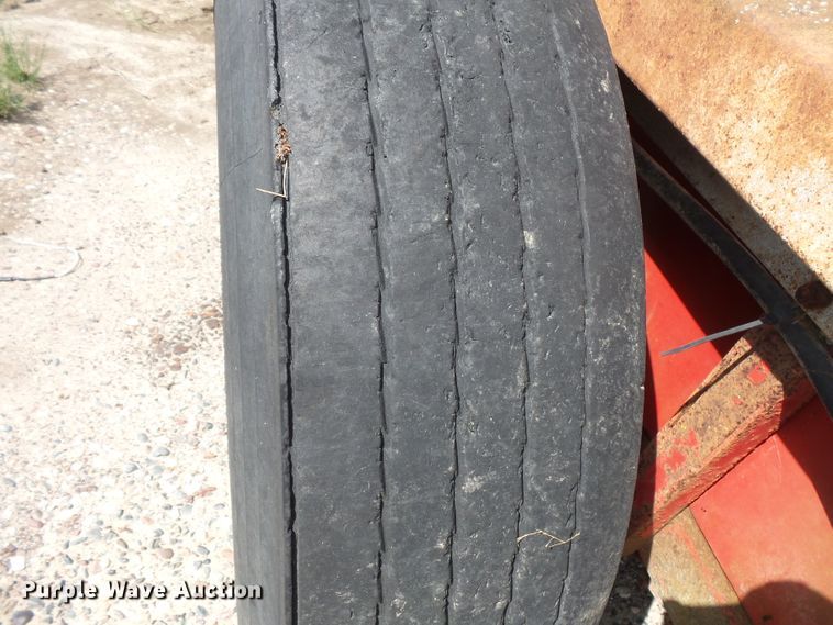 image for item FU9374 H&S 370 manure spreader