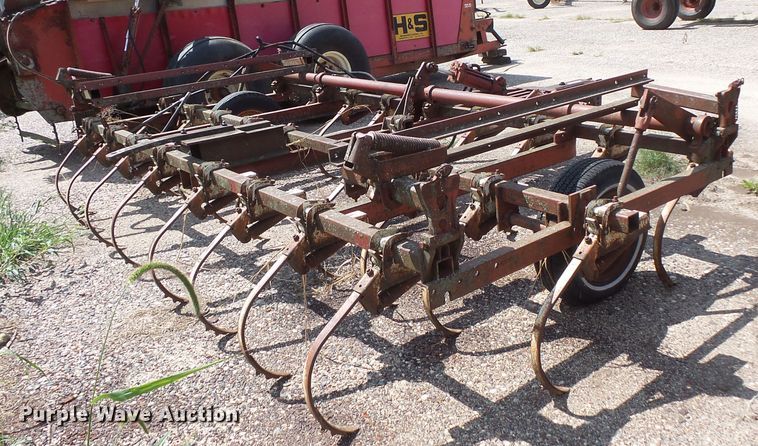image for item FU9375 International field cultivator
