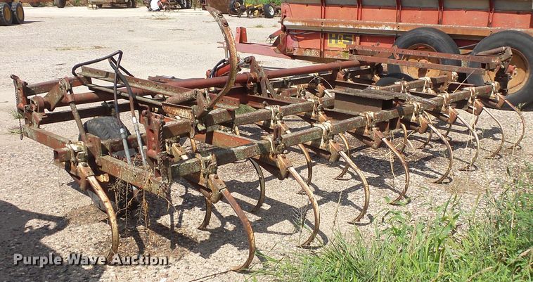 image for item FU9375 International field cultivator