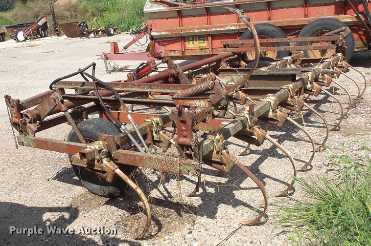 image for item FU9375 International field cultivator