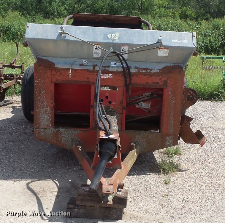 image for item FU9376 H&S 430 manure spreader