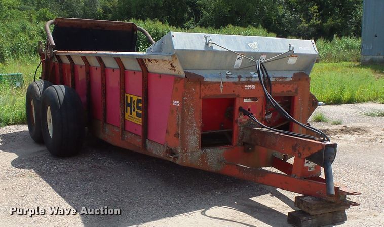 image for item FU9376 H&S 430 manure spreader