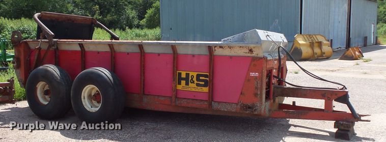 image for item FU9376 H&S 430 manure spreader