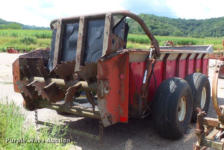 image for item FU9376 H&S 430 manure spreader