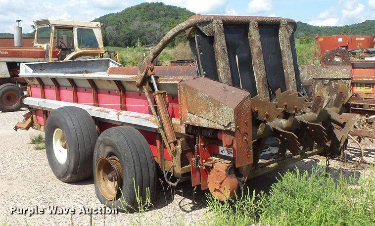 image for item FU9376 H&S 430 manure spreader