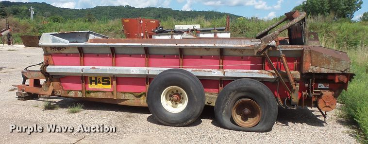 image for item FU9376 H&S 430 manure spreader