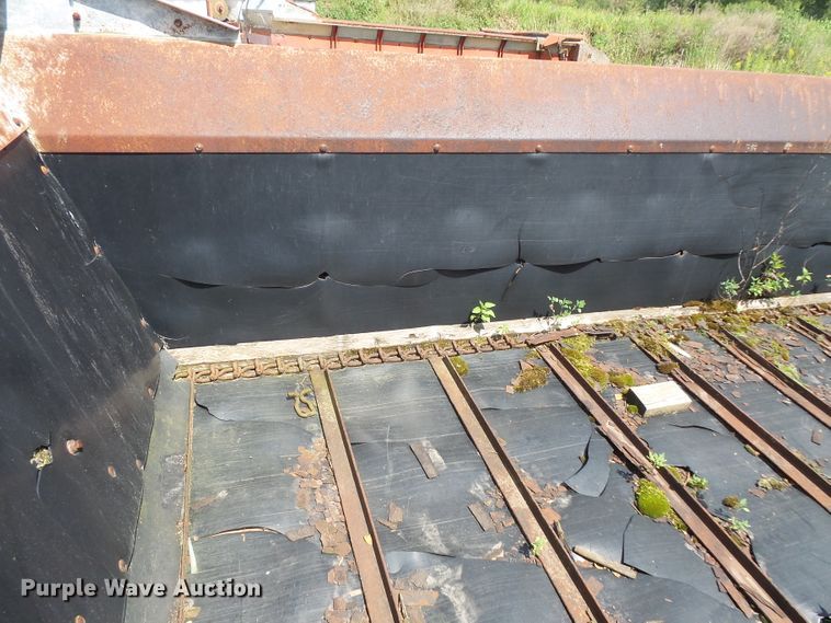 image for item FU9376 H&S 430 manure spreader