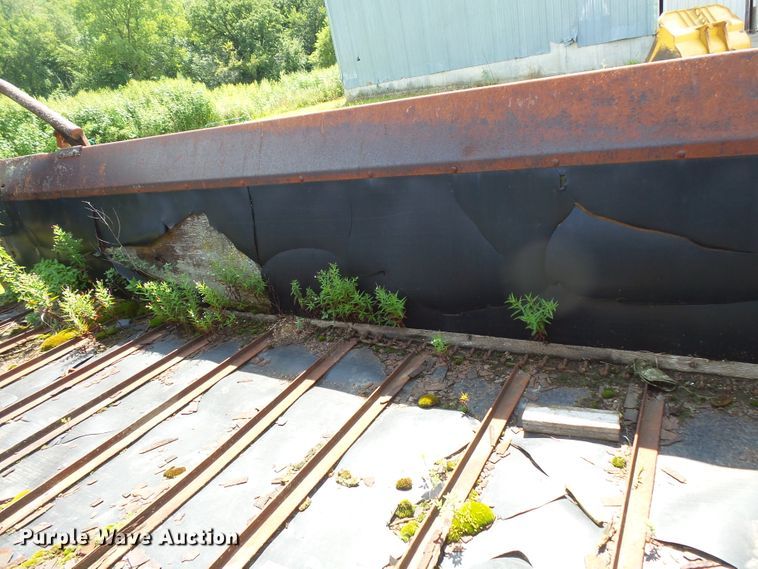 image for item FU9376 H&S 430 manure spreader