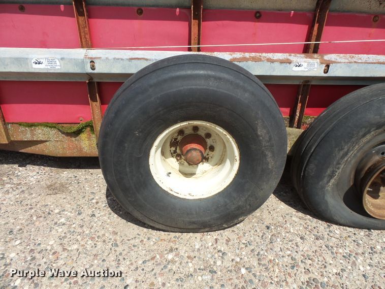 image for item FU9376 H&S 430 manure spreader