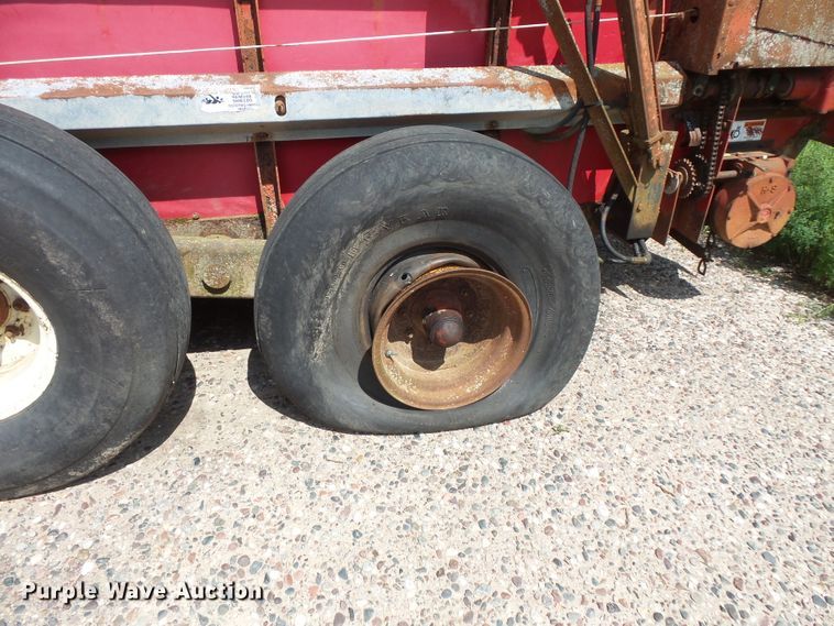 image for item FU9376 H&S 430 manure spreader