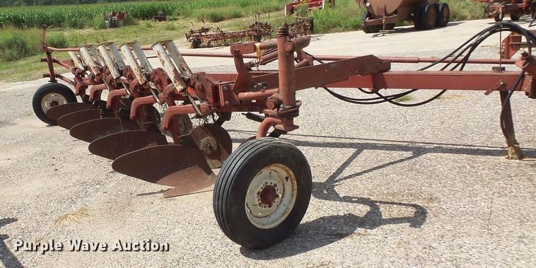image for item FU9378 International 710 five bottom plow