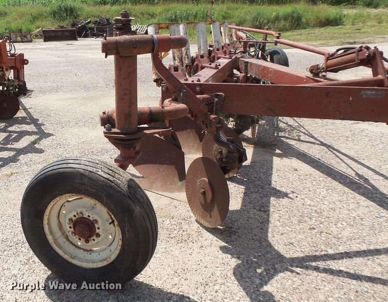 image for item FU9378 International 710 five bottom plow