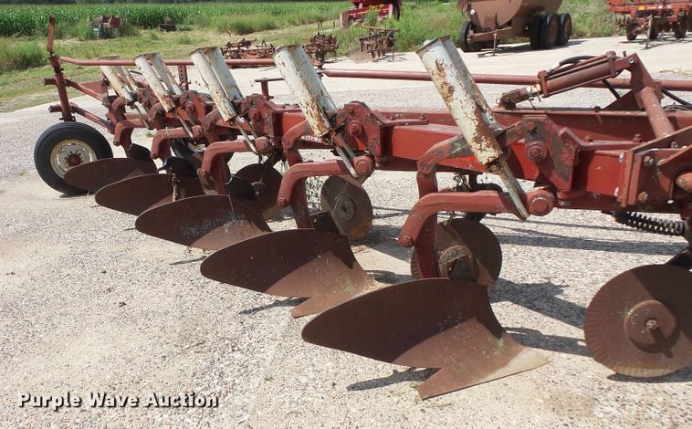 image for item FU9378 International 710 five bottom plow