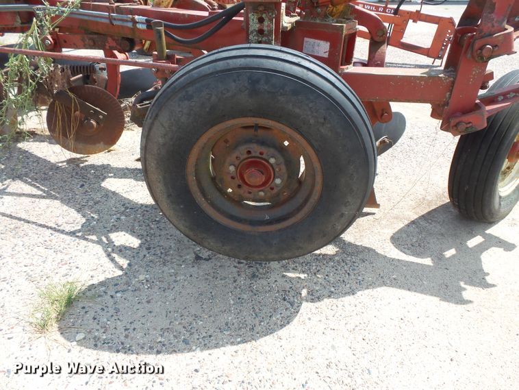 image for item FU9378 International 710 five bottom plow