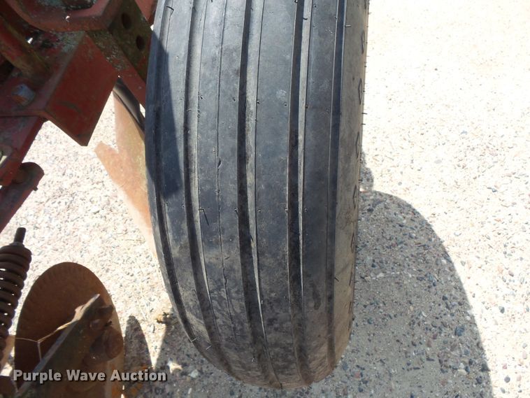 image for item FU9378 International 710 five bottom plow