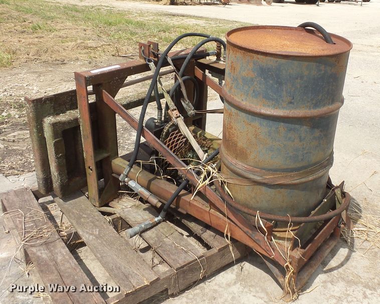 image for item FU9382 Skid steer sprayer