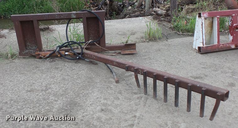 image for item FU9385 Bale bedding fluffer