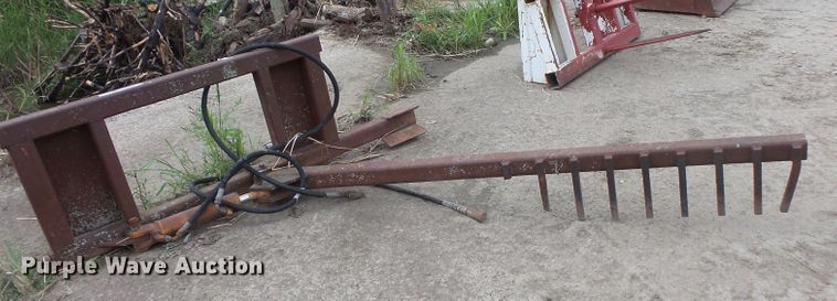 image for item FU9385 Bale bedding fluffer