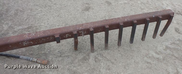 image for item FU9385 Bale bedding fluffer