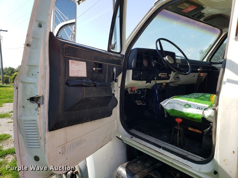 image for item FW9501 1989 Chevrolet Kodiak 70 grain truck