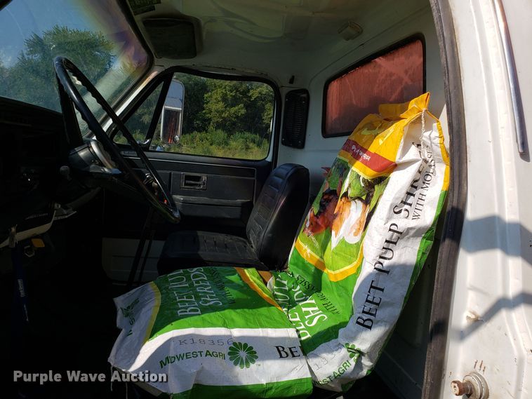 image for item FW9501 1989 Chevrolet Kodiak 70 grain truck