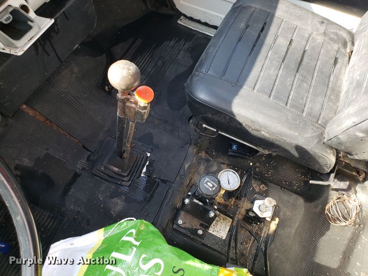 image for item FW9501 1989 Chevrolet Kodiak 70 grain truck