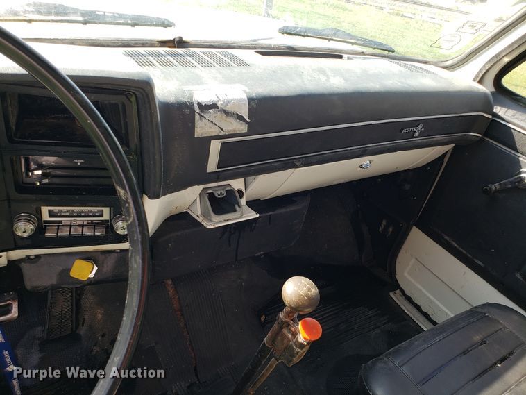 image for item FW9501 1989 Chevrolet Kodiak 70 grain truck