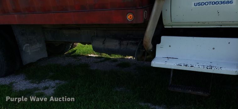 image for item FW9501 1989 Chevrolet Kodiak 70 grain truck