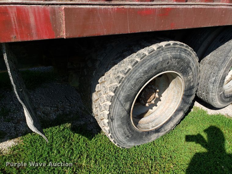 image for item FW9501 1989 Chevrolet Kodiak 70 grain truck