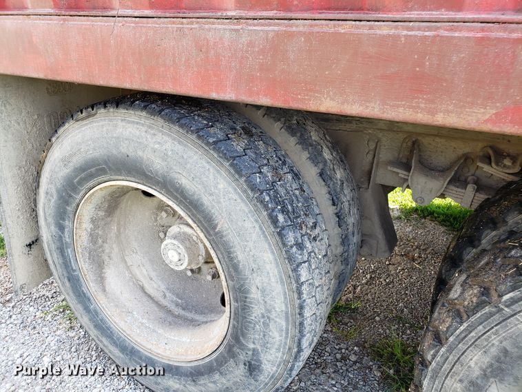 image for item FW9501 1989 Chevrolet Kodiak 70 grain truck