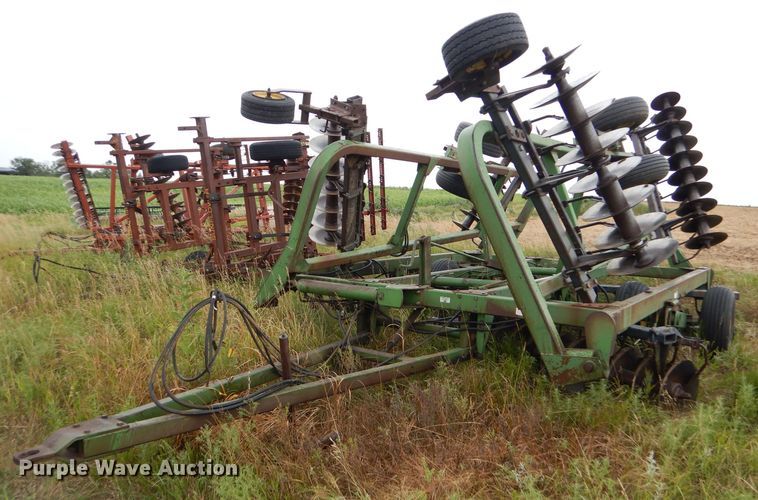 image for item FY9704 John Deere tandem double off-set disk