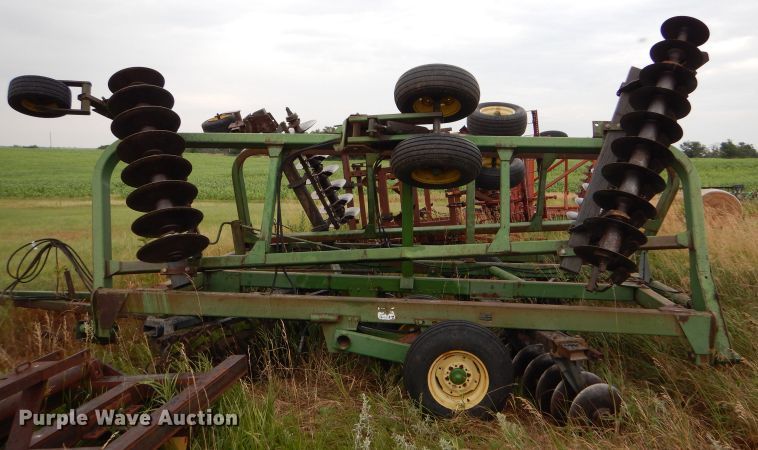 image for item FY9704 John Deere tandem double off-set disk