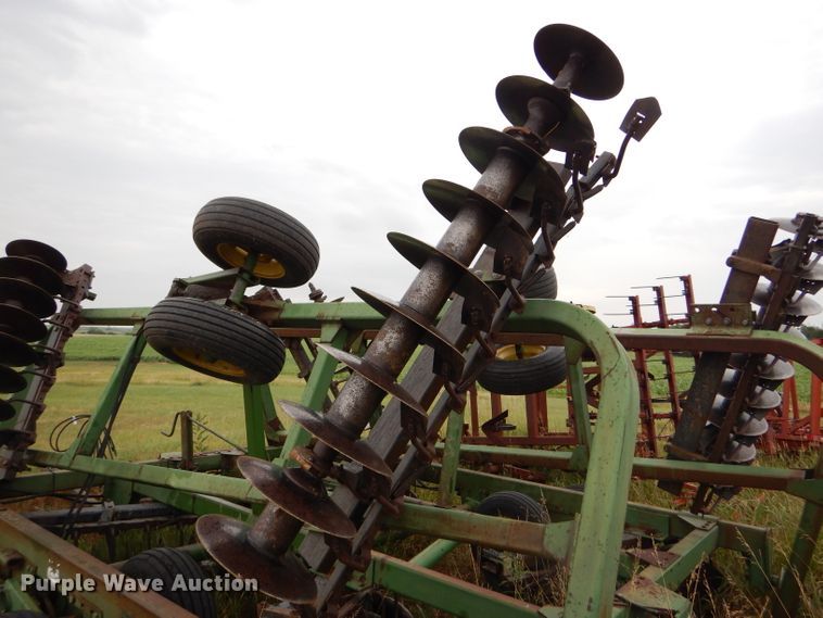 image for item FY9704 John Deere tandem double off-set disk