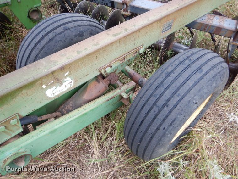 image for item FY9704 John Deere tandem double off-set disk