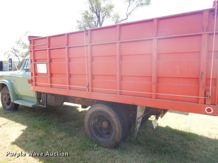 image for item FY9708 1972 Dodge 600 grain truck