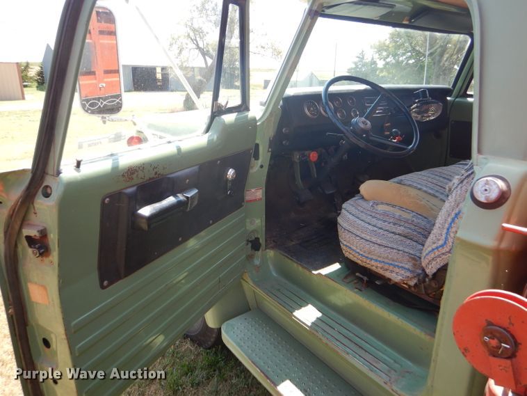 image for item FY9708 1972 Dodge 600 grain truck