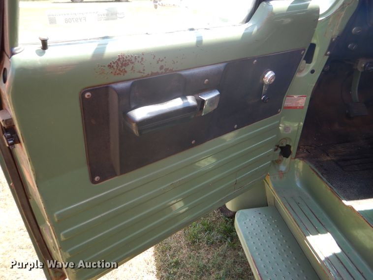 image for item FY9708 1972 Dodge 600 grain truck