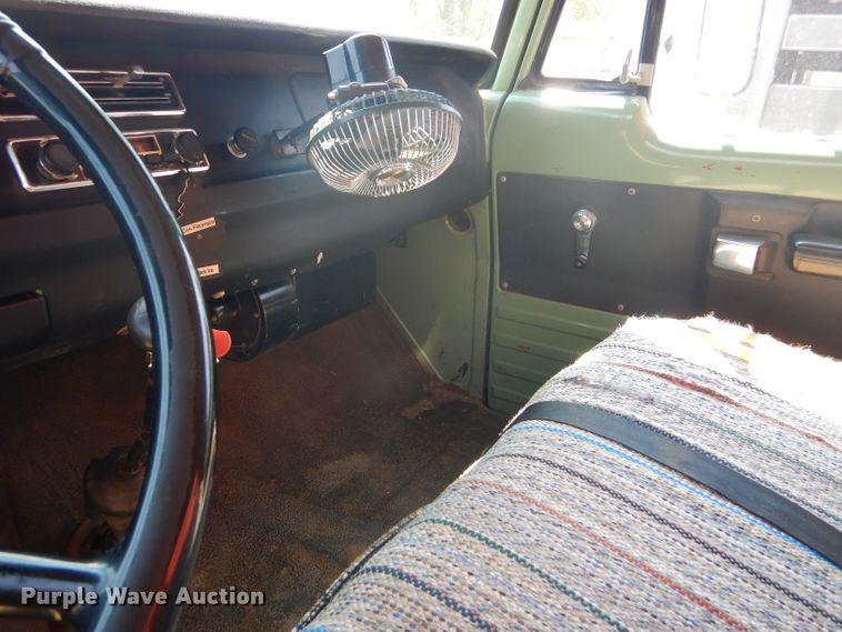 image for item FY9708 1972 Dodge 600 grain truck