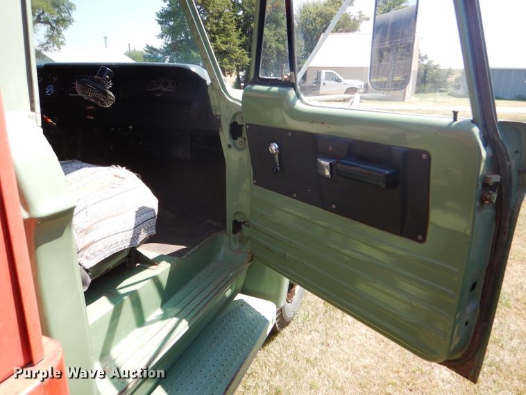 image for item FY9708 1972 Dodge 600 grain truck