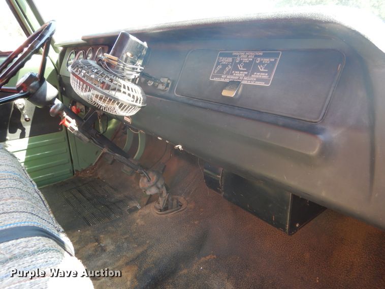 image for item FY9708 1972 Dodge 600 grain truck