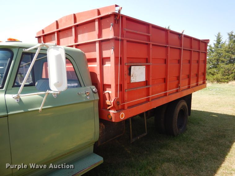 image for item FY9708 1972 Dodge 600 grain truck
