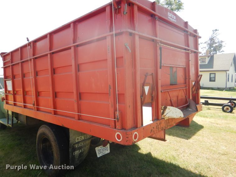 image for item FY9708 1972 Dodge 600 grain truck