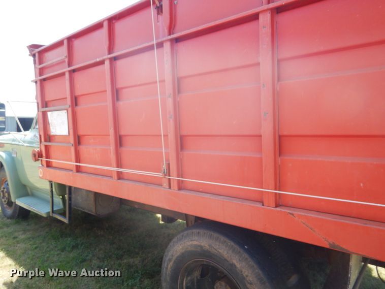 image for item FY9708 1972 Dodge 600 grain truck